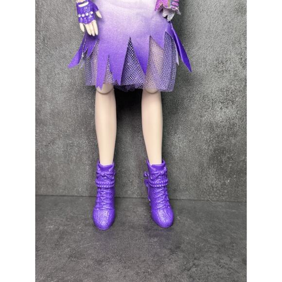 Disney Descendants 3 MAL Doll - Missing Hand - Picture 3 of 6